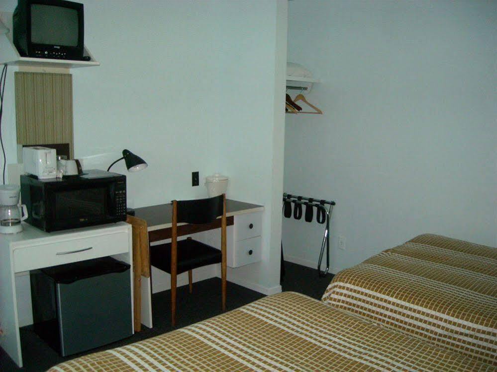 Motel le Noroît L'Anse-au-Griffon Esterno foto